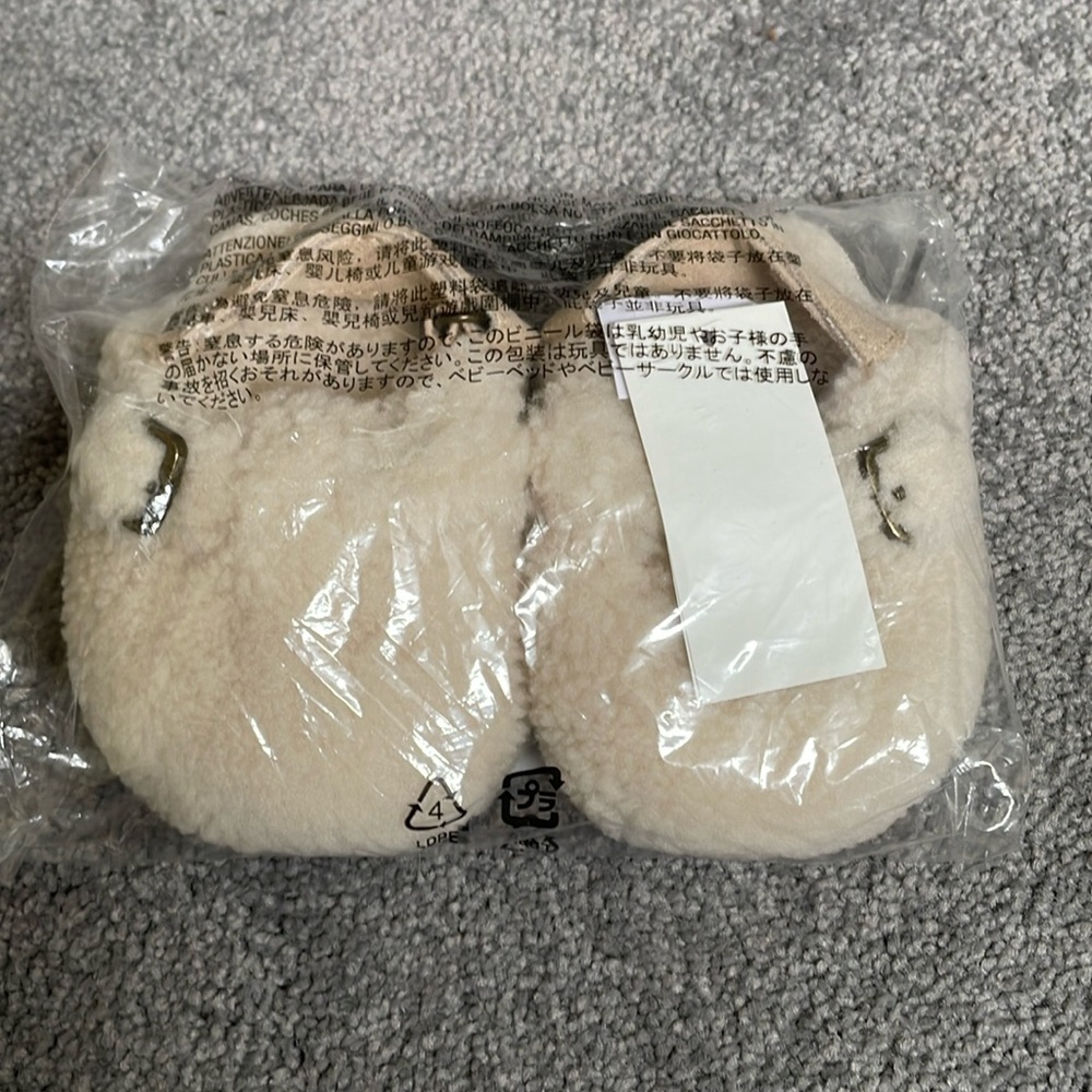 brand new with tags Gap baby sherpa clog, never worn 6-12 month